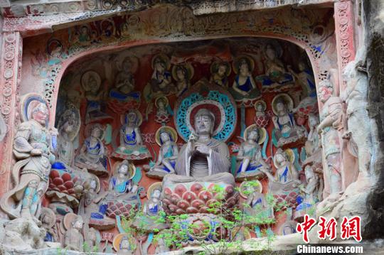 「文物」举世罕见：双头佛像惊现四川深山百米绝壁