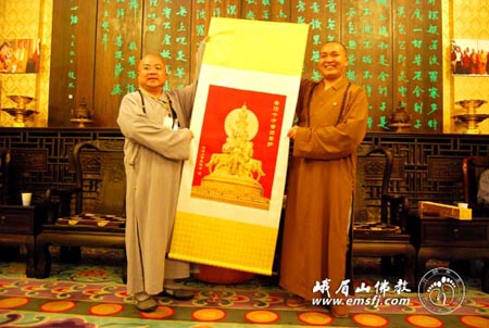 「佛教」法鼓山方丈果东法师一行到四川峨眉山参访