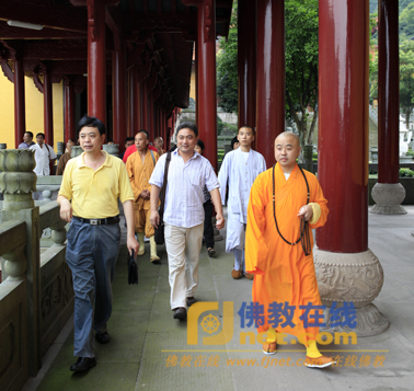 「佛教」浙江省东阳市佛教代表团一行参访绍兴炉峰禅寺