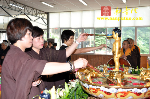 「佛教」浴佛传灯 祈福中华——厦门虎溪岩寺隆重举行浴佛传灯祈福法会 「佛教」浴佛传灯 祈福中华——厦门虎溪岩寺隆重举行浴佛传灯祈福法会