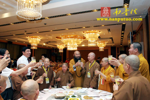 「佛教」“第二届海峡论坛 闽台佛教文化交流研讨会”系列活动在厦门隆重开幕
