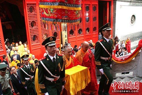 「佛教」南京阿育王塔佛顶骨舍利面世(组图)