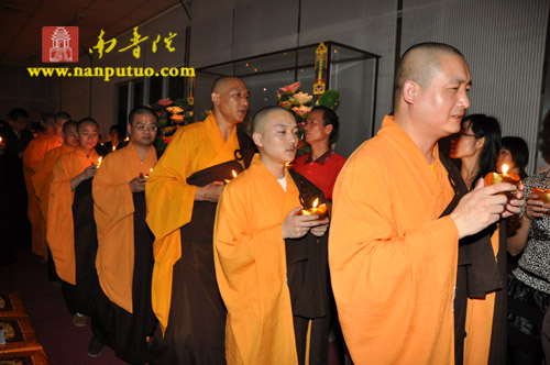 「佛教」浴佛传灯 祈福中华——厦门虎溪岩寺隆重举行浴佛传灯祈福法会 「佛教」浴佛传灯 祈福中华——厦门虎溪岩寺隆重举行浴佛传灯祈福法会