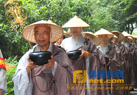 「佛教」2010杭州佛教“东南佛国·福慧行”慈善托钵活动举行