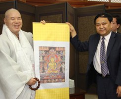 「佛教」中国藏学家、活佛代表团与韩国佛教界人士进行交流