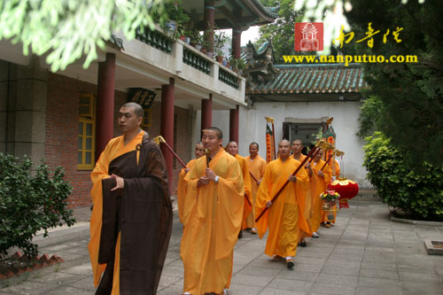 「佛教」厦门南普陀寺隆重举行皈依法会