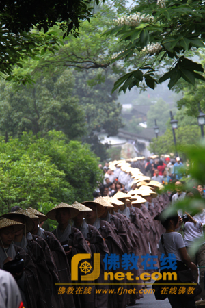 「佛教」2010杭州佛教“东南佛国·福慧行”慈善托钵活动举行