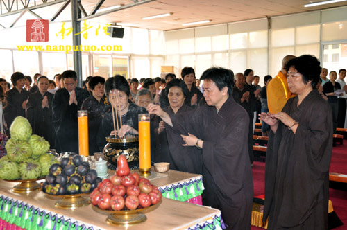 「佛教」浴佛传灯 祈福中华——厦门虎溪岩寺隆重举行浴佛传灯祈福法会 「佛教」浴佛传灯 祈福中华——厦门虎溪岩寺隆重举行浴佛传灯祈福法会