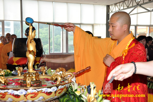 「佛教」浴佛传灯 祈福中华——厦门虎溪岩寺隆重举行浴佛传灯祈福法会 「佛教」浴佛传灯 祈福中华——厦门虎溪岩寺隆重举行浴佛传灯祈福法会