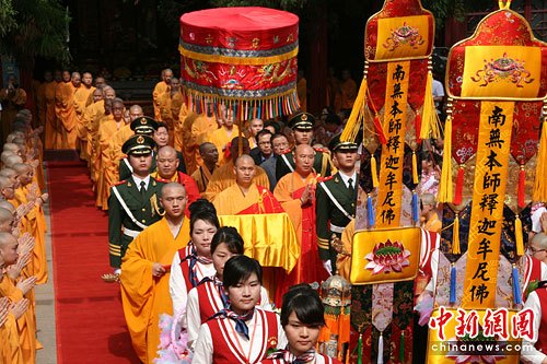 「佛教」南京阿育王塔佛顶骨舍利面世(组图)