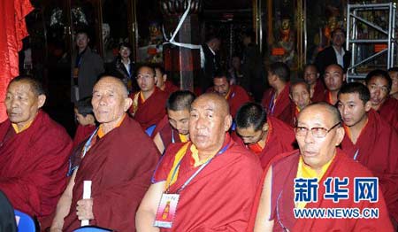 「金瓶掣签」第五世德珠活佛转世灵童金瓶掣签仪式举行（组图）