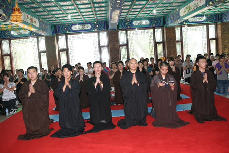 「灵光寺」北京灵光寺举办传授“三皈五戒”法会