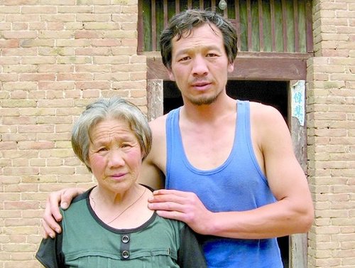 孝子17年踏遍四省千村找到失踪母亲