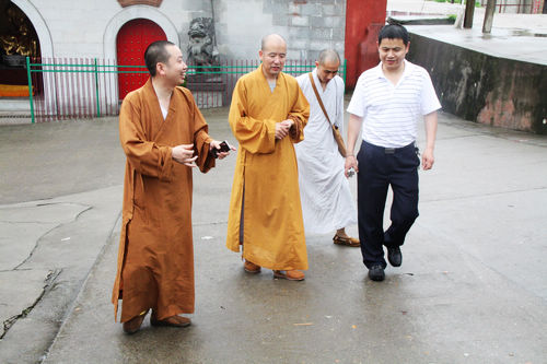 「慈善」东林慈善镜义法师前往一线灾区进行调查 「慈善」东林慈善镜义法师前往一线灾区进行调查