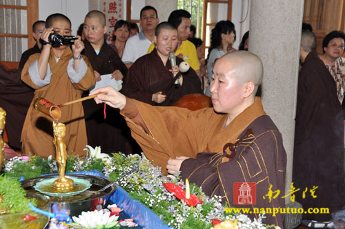 「佛教」浴佛浴心 净法身——厦门万石莲寺隆重举行浴佛法会 「佛教」浴佛浴心 净法身——厦门万石莲寺隆重举行浴佛法会