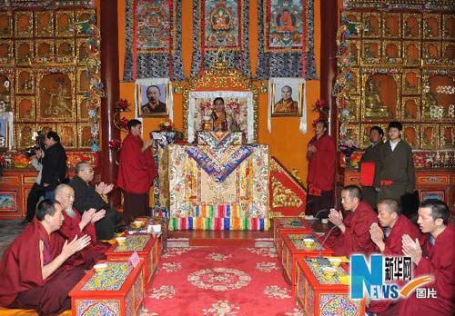 「玉树」十一世班禅为玉树震区主持“七七”超度法会