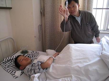 「社会万象」一个穿裙子的男孩