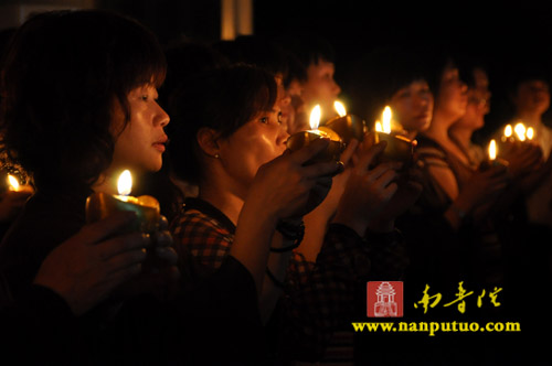 「佛教」浴佛传灯 祈福中华——厦门虎溪岩寺隆重举行浴佛传灯祈福法会 「佛教」浴佛传灯 祈福中华——厦门虎溪岩寺隆重举行浴佛传灯祈福法会