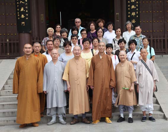 「法门寺」新加坡佛缘林朝圣团一行27人参访陕西扶风法门寺