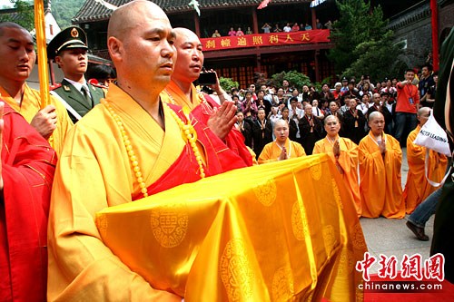 「佛教」南京阿育王塔佛顶骨舍利面世(组图)