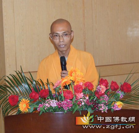 「佛教」河北省佛学院举行2010年研究班、大专班学僧毕业典礼