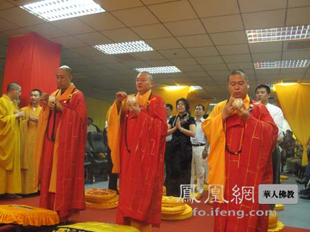 「弥勒佛」迎奉全球最大翡翠弥勒佛启程法会在京举行（图）