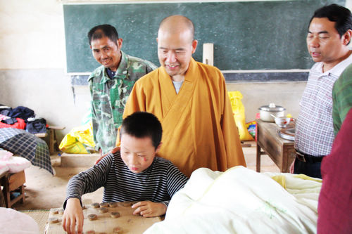 「慈善」东林慈善镜义法师前往一线灾区进行调查 「慈善」东林慈善镜义法师前往一线灾区进行调查