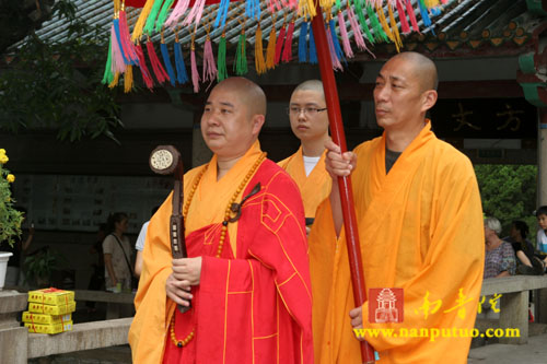 「佛教」厦门南普陀寺隆重举行皈依法会