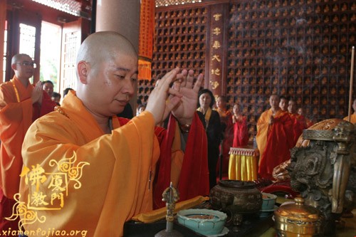 厦门太平岩寺啓建第三届“护国息灾水陆共修法会”今日举行熏坛仪式 厦门太平岩寺啓建第三届“护国息灾水陆共修法会”今日举行熏坛仪式