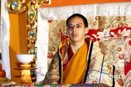 「玉树」十一世班禅为玉树震区主持“七七”超度法会