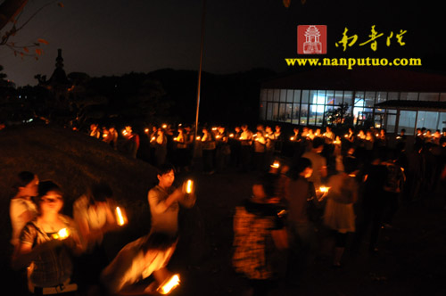 「佛教」浴佛传灯 祈福中华——厦门虎溪岩寺隆重举行浴佛传灯祈福法会 「佛教」浴佛传灯 祈福中华——厦门虎溪岩寺隆重举行浴佛传灯祈福法会