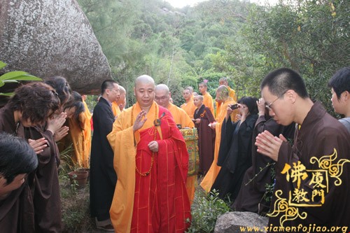 「南普陀寺」南普陀寺悟鼎法师闭关九年今日出关
