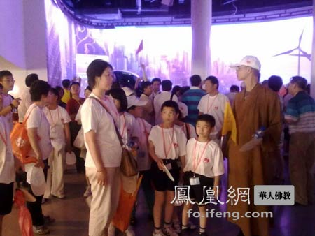 「佛教」玉佛禅寺觉群慈爱功德会“一加一看世博”活动拉开帷幕
