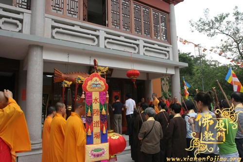 厦门太平岩寺啓建第三届“护国息灾水陆共修法会”今日举行熏坛仪式 厦门太平岩寺啓建第三届“护国息灾水陆共修法会”今日举行熏坛仪式