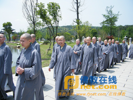 「佛教」温州太平寺太平佛学苑百位学僧朝拜奉化无锡之旅圆满