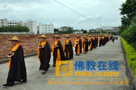 「佛教」活动—广东梅州千佛塔寺举办托钵行脚活动