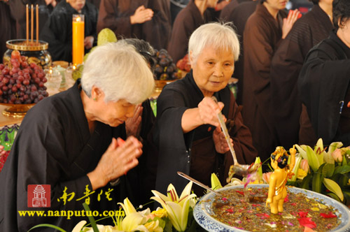 「佛教」浴佛传灯 祈福中华——厦门虎溪岩寺隆重举行浴佛传灯祈福法会 「佛教」浴佛传灯 祈福中华——厦门虎溪岩寺隆重举行浴佛传灯祈福法会