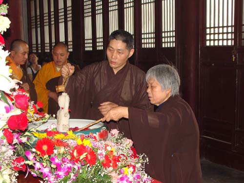 「释迦牟尼」2010年5月21日（农历四月初八）恭逢释迦牟尼佛圣诞 苏州北塔报恩寺举行浴佛法会