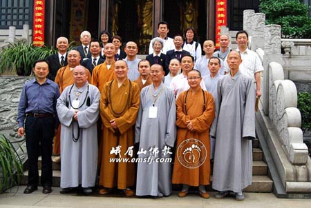 「佛教」法鼓山方丈果东法师一行到四川峨眉山参访