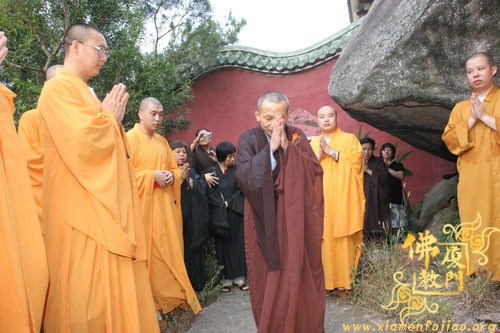 「南普陀寺」南普陀寺悟鼎法师闭关九年今日出关
