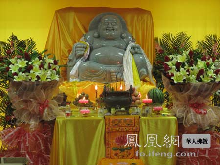 「弥勒佛」迎奉全球最大翡翠弥勒佛启程法会在京举行（图）