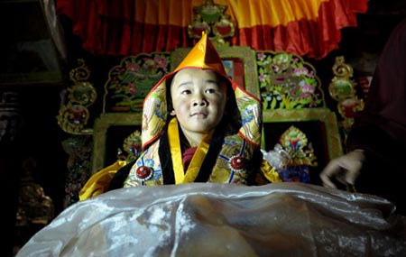 「佛教」六世德珠活佛在西藏扎果寺坐床（组图）