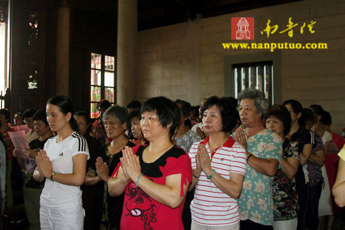 「佛教」厦门南普陀寺隆重举行皈依法会