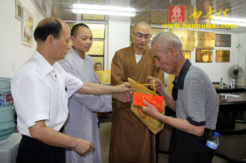 「慈善」闽院男众部众缘爱心慈善小组赴漳州等地爱心资助 「慈善」闽院男众部众缘爱心慈善小组赴漳州等地爱心资助
