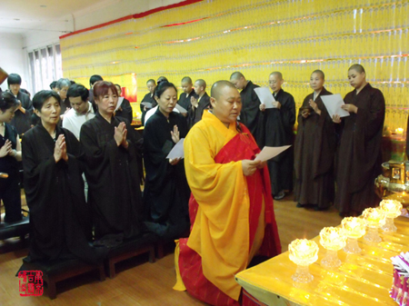 「鸡鸣寺」南京古鸡鸣寺举行法会 哀悼舟曲泥石流死难同胞