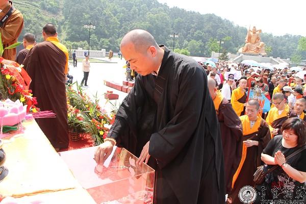 「佛教」雪窦山资圣禅寺举行迎佛诞浴佛、瞻仰佛舍利法会