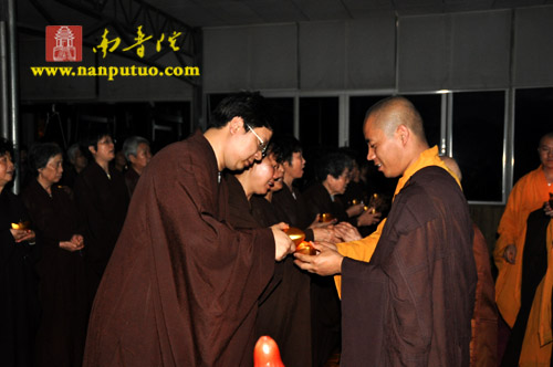 「佛教」浴佛传灯 祈福中华——厦门虎溪岩寺隆重举行浴佛传灯祈福法会 「佛教」浴佛传灯 祈福中华——厦门虎溪岩寺隆重举行浴佛传灯祈福法会