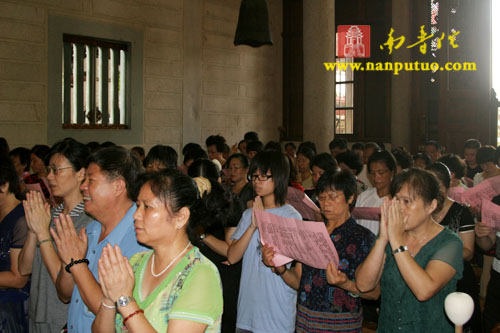 「佛教」厦门南普陀寺隆重举行皈依法会