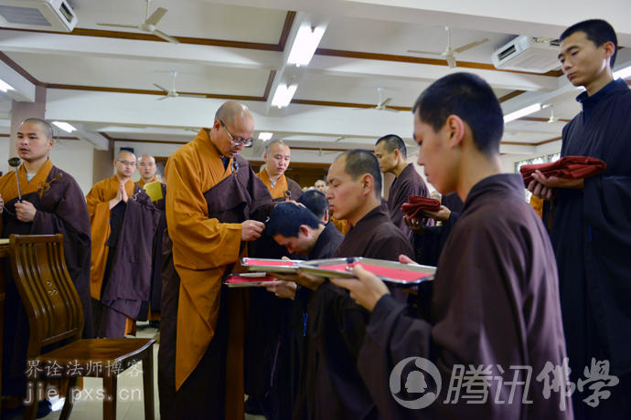 「佛学」剃度出家全程图片揭密 「佛学」剃度出家全程图片揭密