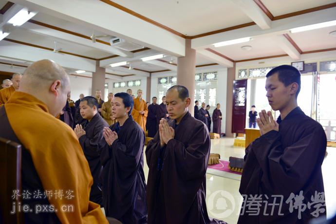 「佛学」剃度出家全程图片揭密
